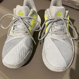Adidas courtjam tennis shoes